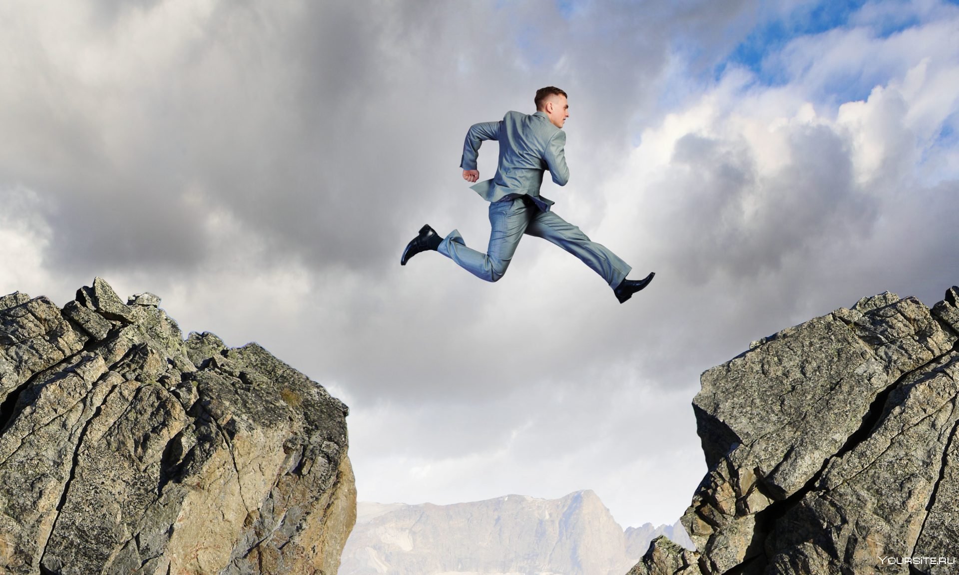 Рисковать фото. Преодолел превысил. Преодолел превысил. Преодолел превысил. Преодоление страха картинки.