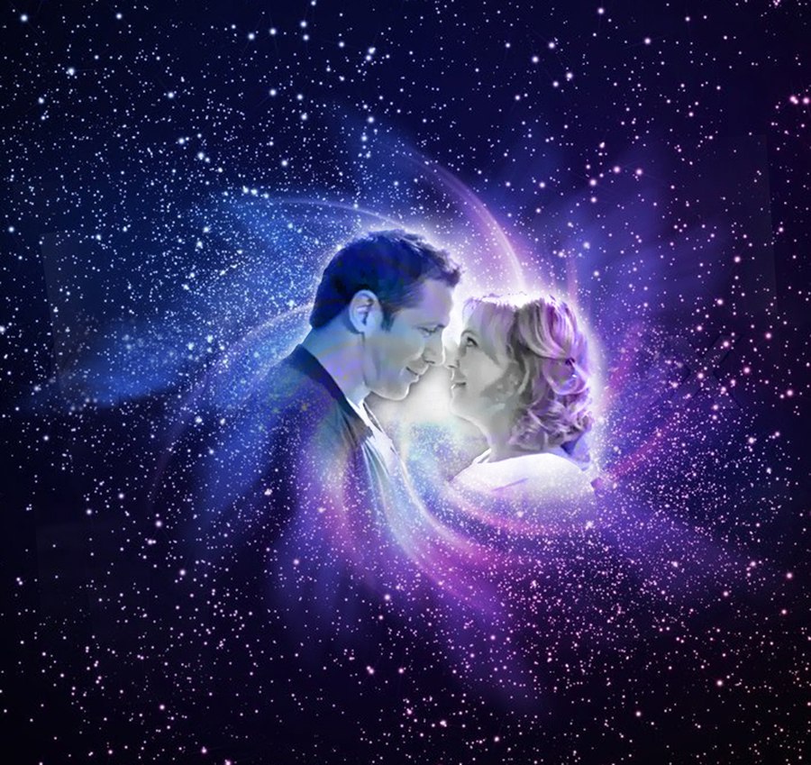 В объятиях ночи очарование. Звездное сияние. С тобой космос. Ты космос…. Люблю тебя космос.