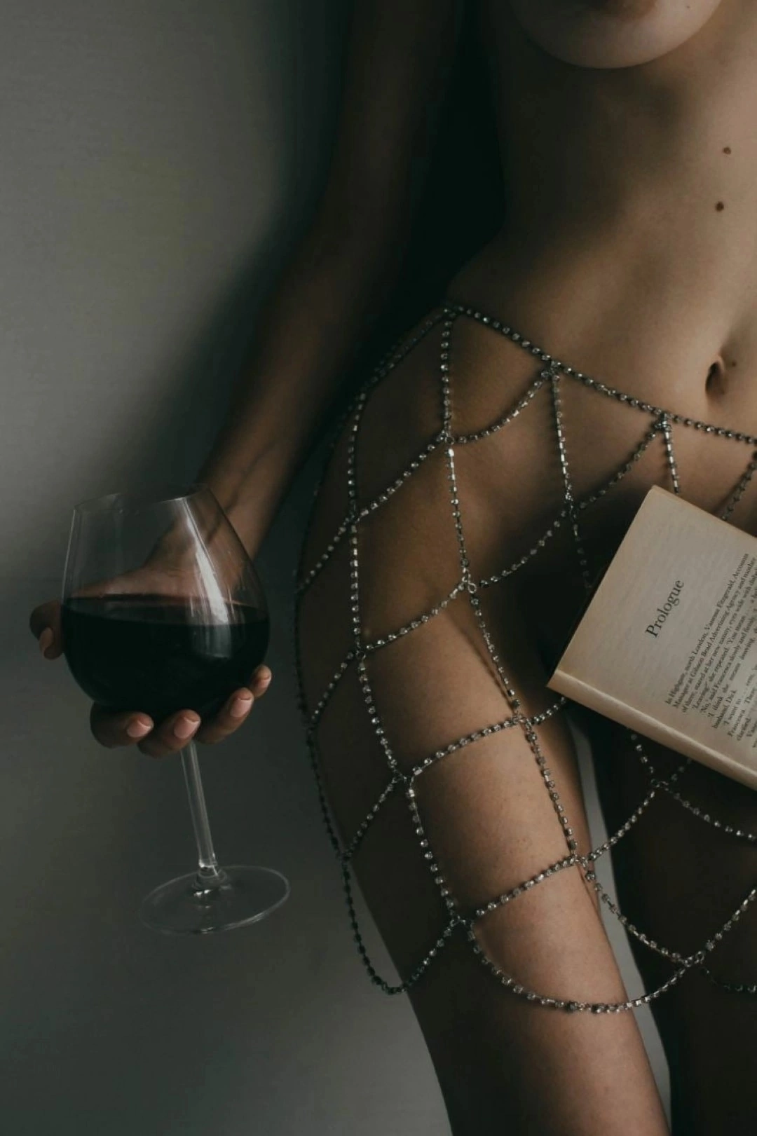 Снежок хороводный, или стоящая у окна