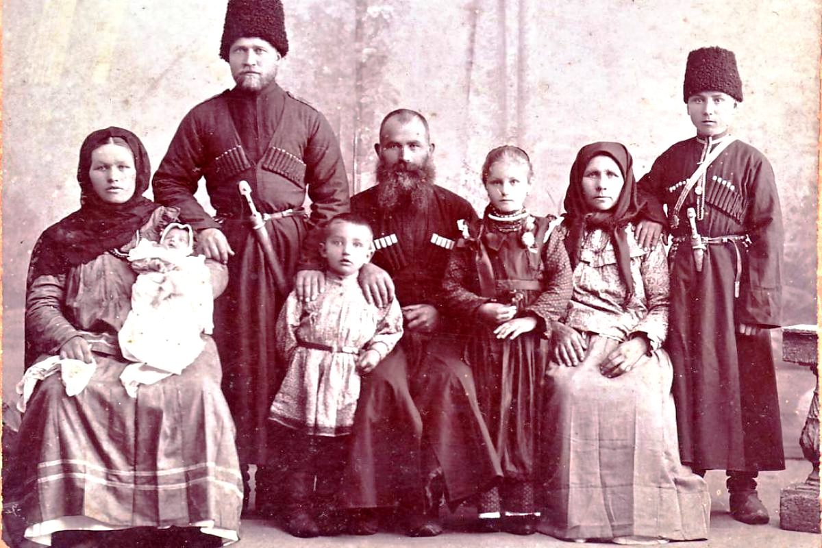 Семейный быт казаков. Терские казаки семья терцы. Кубанские казаки семья 1900е. Донское казачество семья казака. Казачья семья.