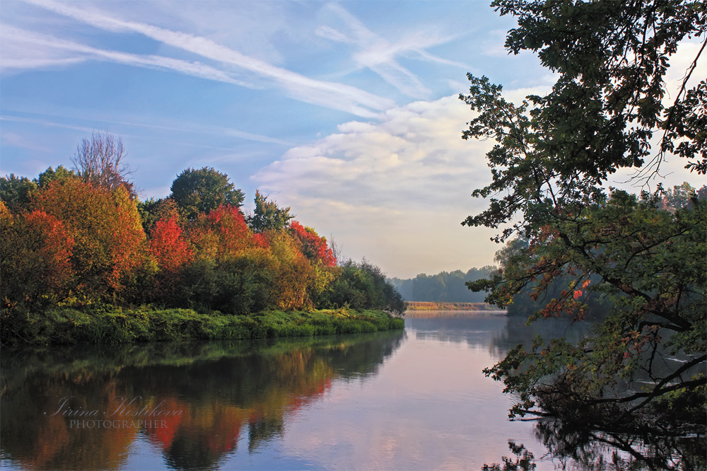 Осенний лист летел ко мне беспечно...