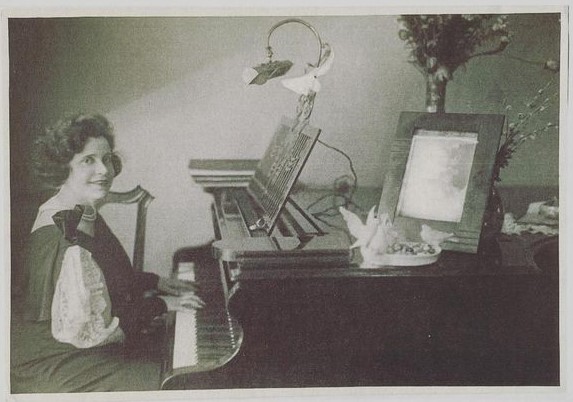 Спасибо музею Валерии Барсовой за редкое фото