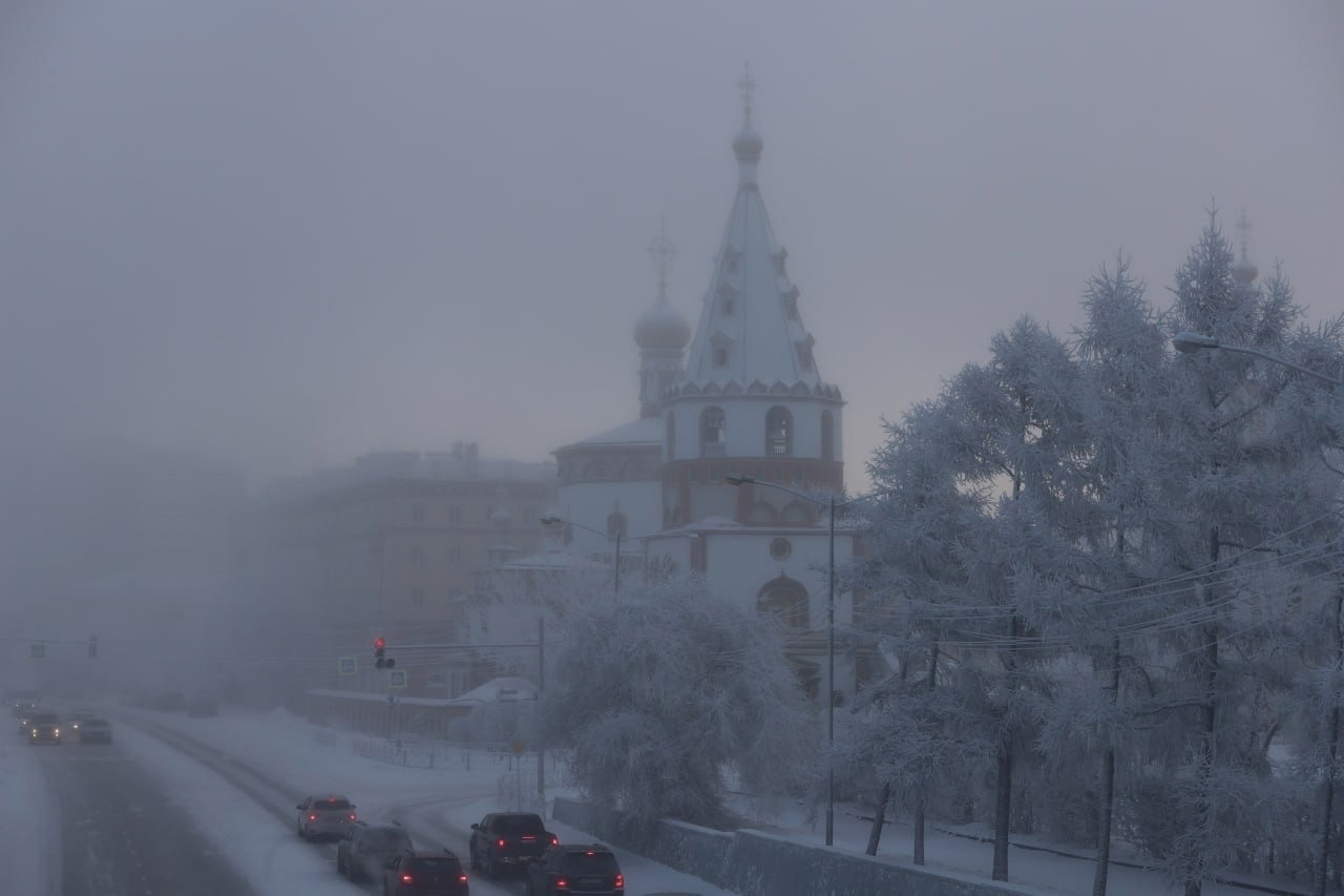 Мы всё ещё крестимся на купола