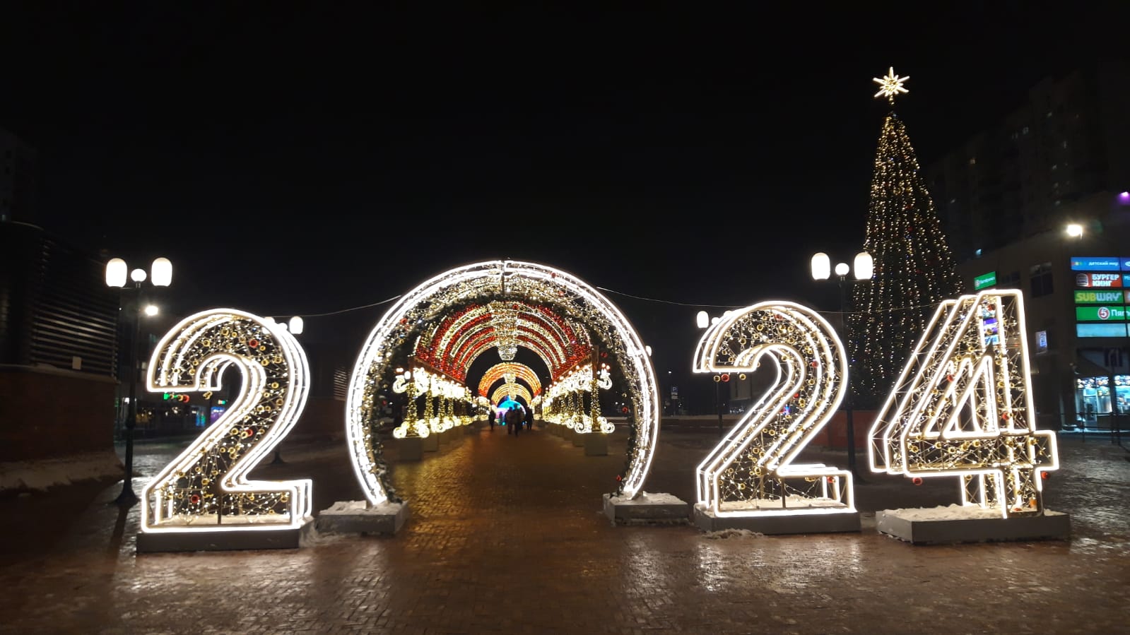 Старый год постарел