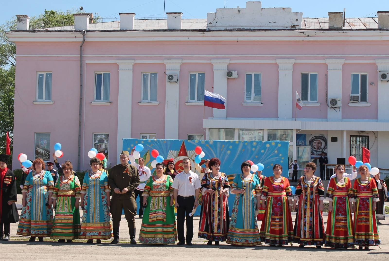 Погода перелюбский район п. Перелюб Саратовская область. Дом культуры Перелюб Саратовская область. Достопримечательности Перелюба Саратовской области. Церковь Перелюб Саратовская область.