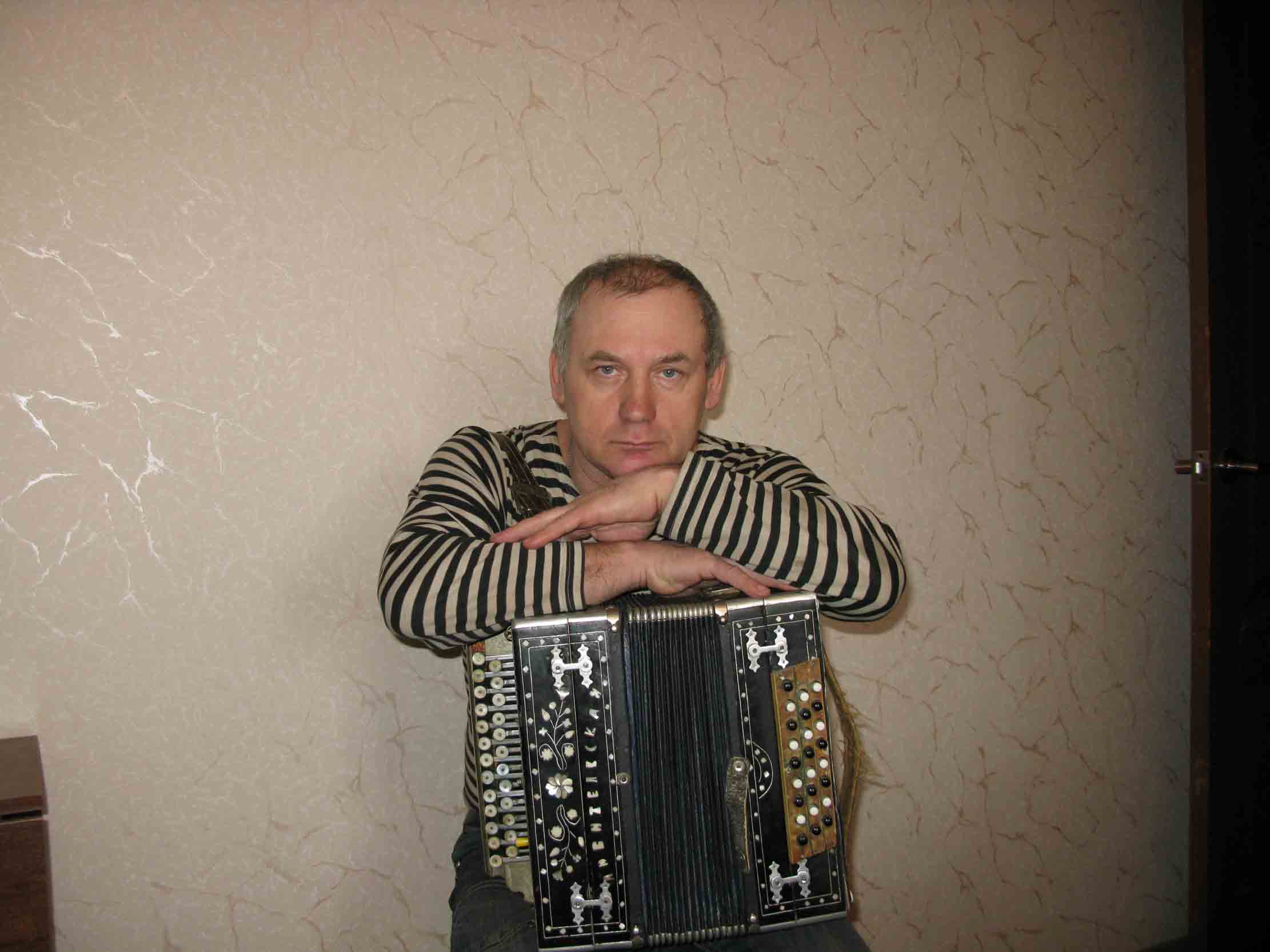 2022г. Дайте мне табуретку. 279и