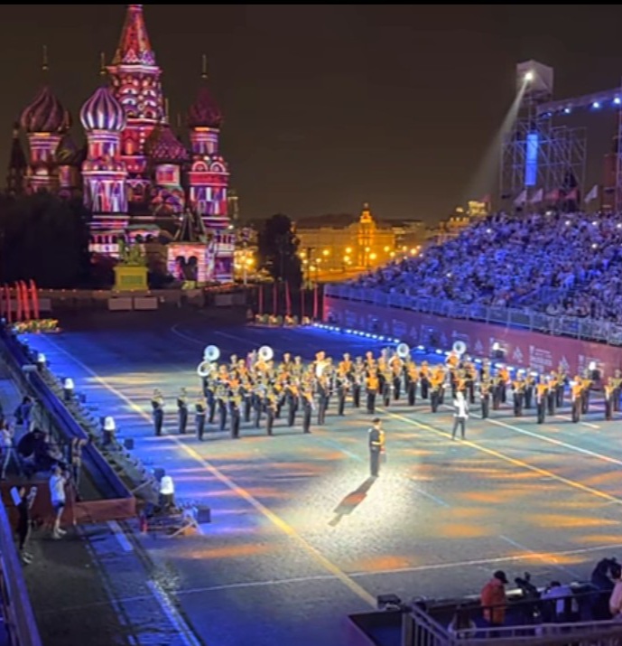 Соратники - нам друзья гитару дали...