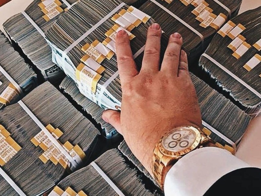 Фото денег. Часы и деньги. Эстетика богатства. Эстетика деньги и богатство.