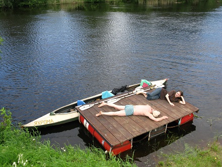 2020г. Устал, прилёг я на мостках. 178в