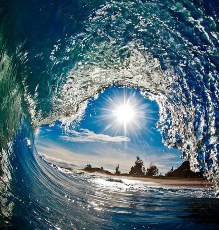 Нахлынет в душу радости волна