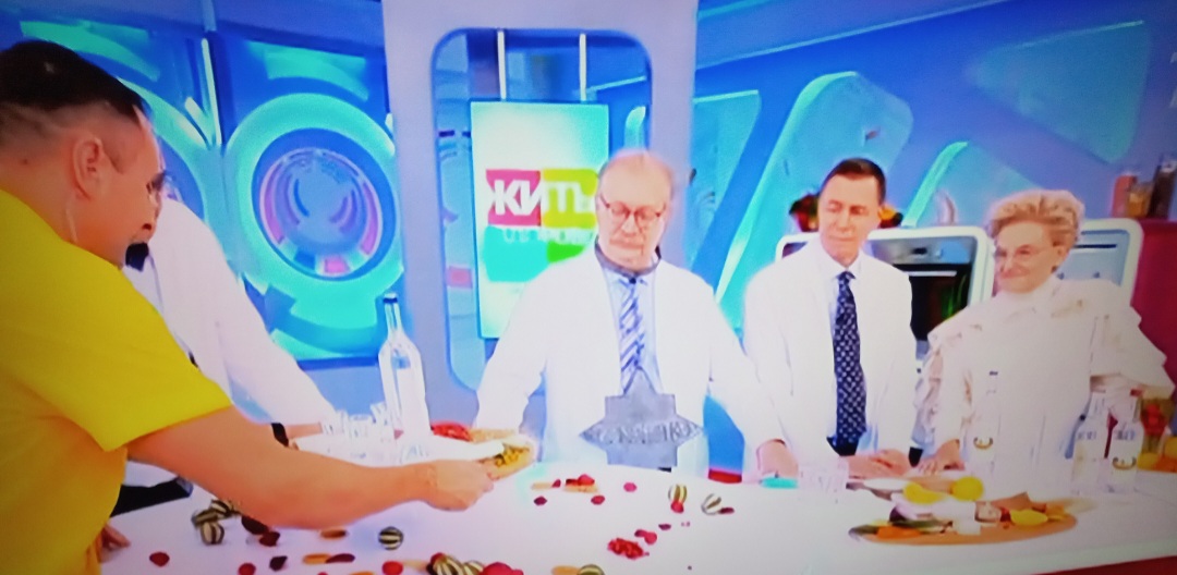 Водку в Студию! Шутка. Апдейт