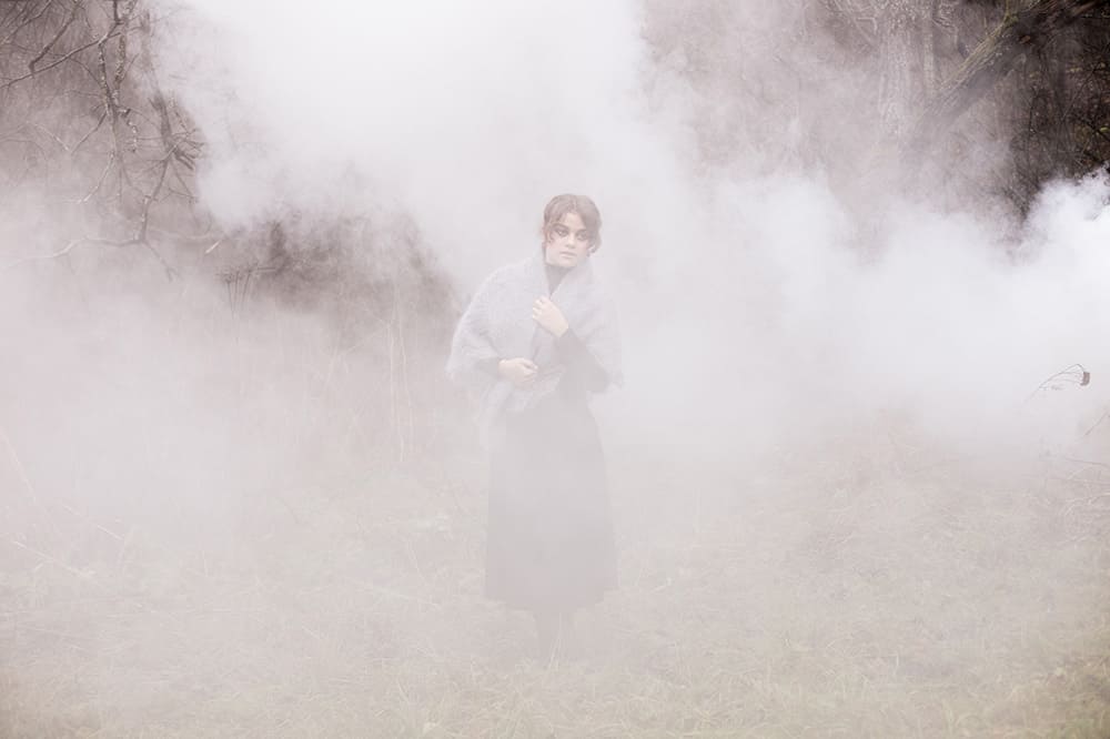 Оделась туманом. Фотосессия в тумане. Девушка в тумане. Портрет в тумане.