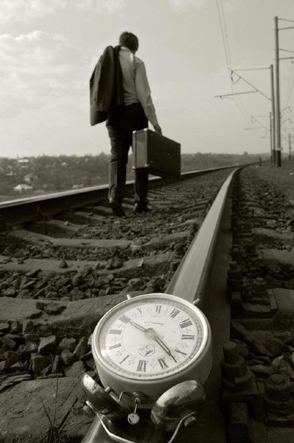 Иду ровно по жизни. Уходящий поезд. Поезд ушел. Опоздал на поезд. Жизнь уходит.