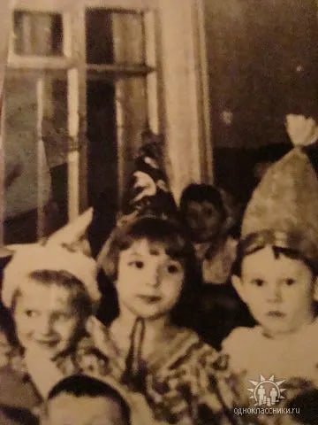 Из стеклянных трубочек игрушки...