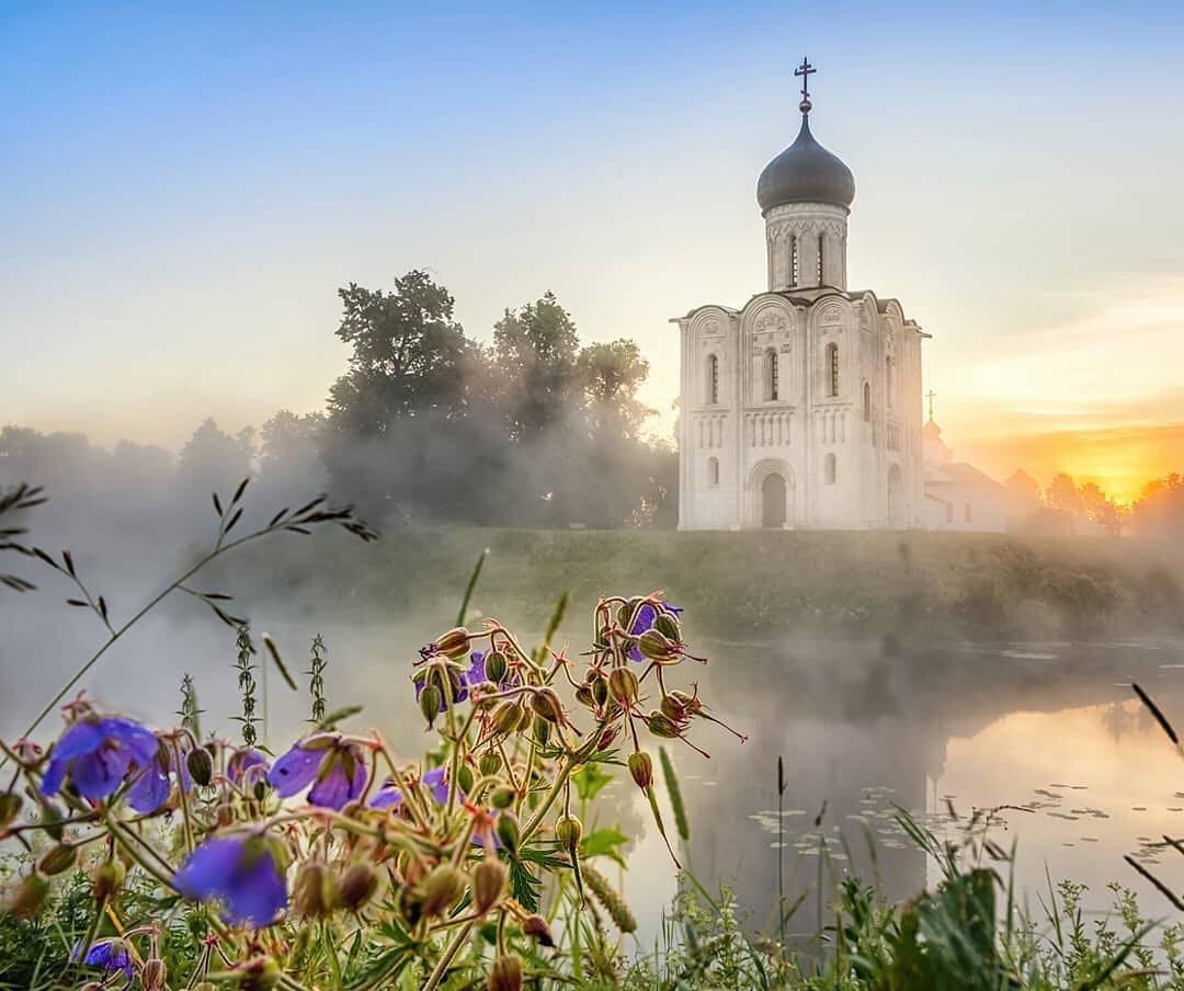 Церковь в поле