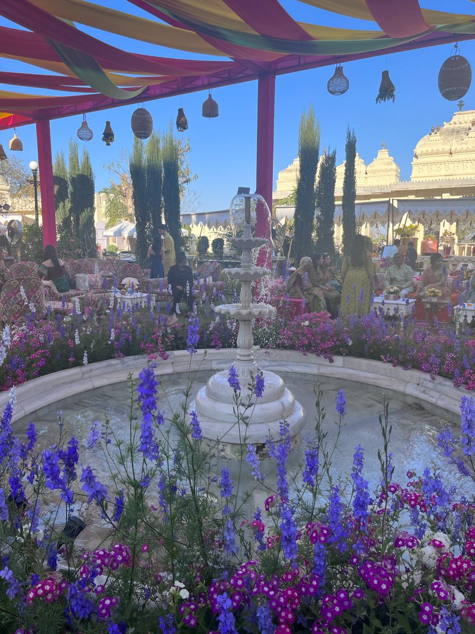 В райском саду цветы и души всей палитры