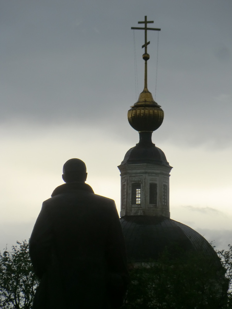 Красивое фото на фоне храма мужчины Храм ярославский... (Сара Рубинштейн) / Стихи.ру