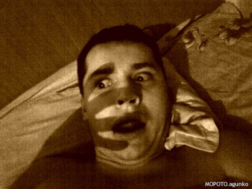 Снаружи двери я подперла