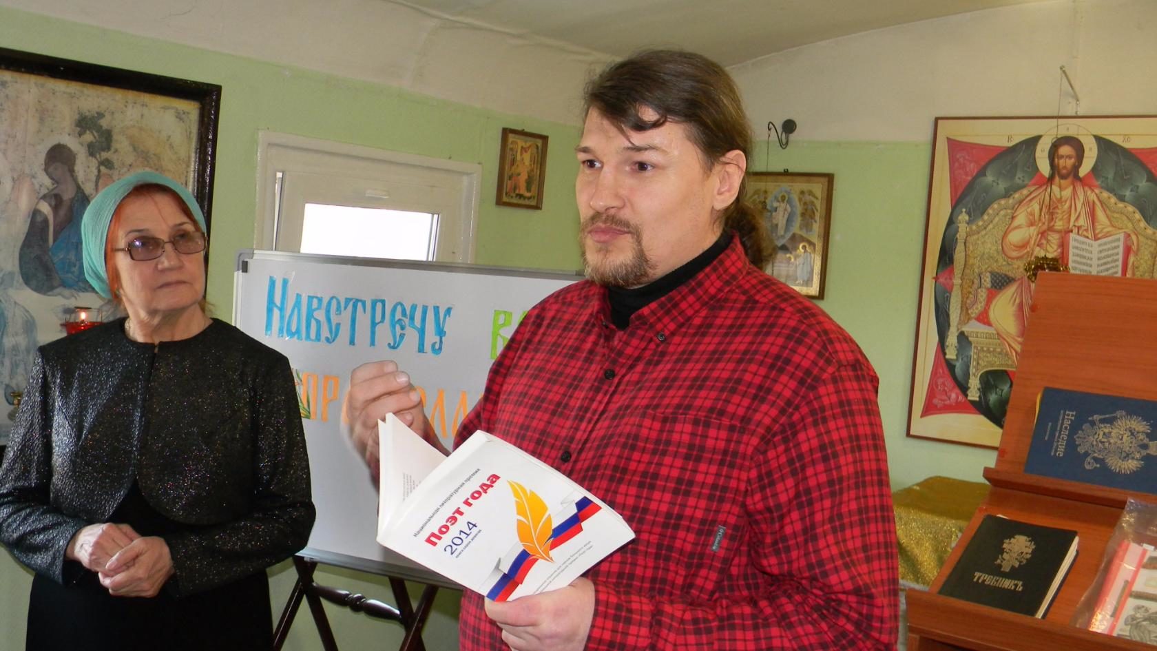 Желтел настенный календарь