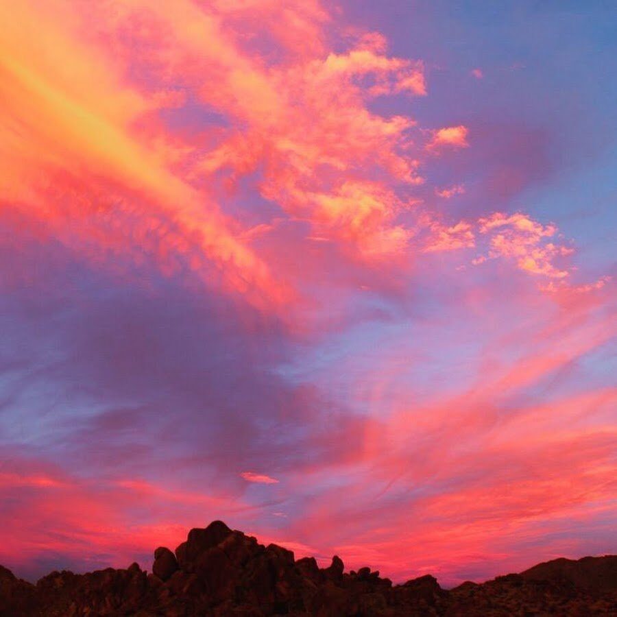 Закат расписал уходящему дню...