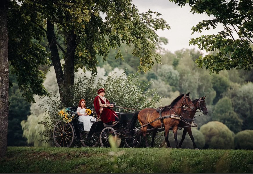 Солнечным утром, блистая верстами