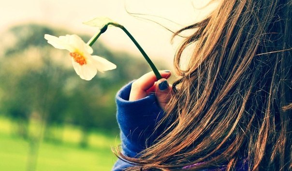 Я ароматом цветка отравилась