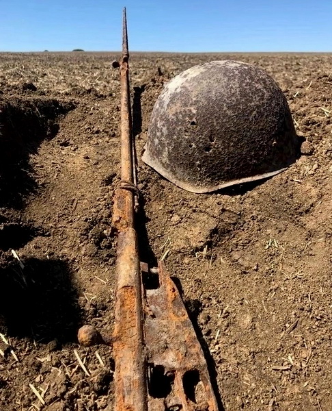 Боёв былых координаты...