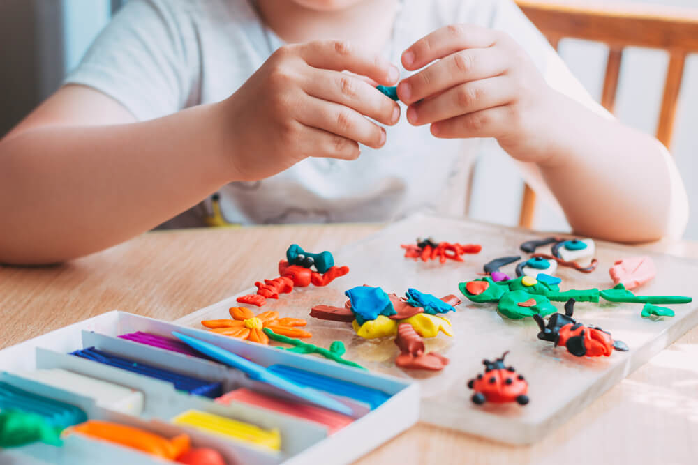 Купи мне, мама, пластилин