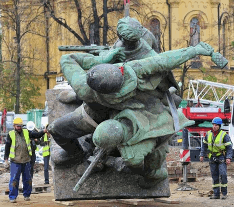 Май. Девятое число