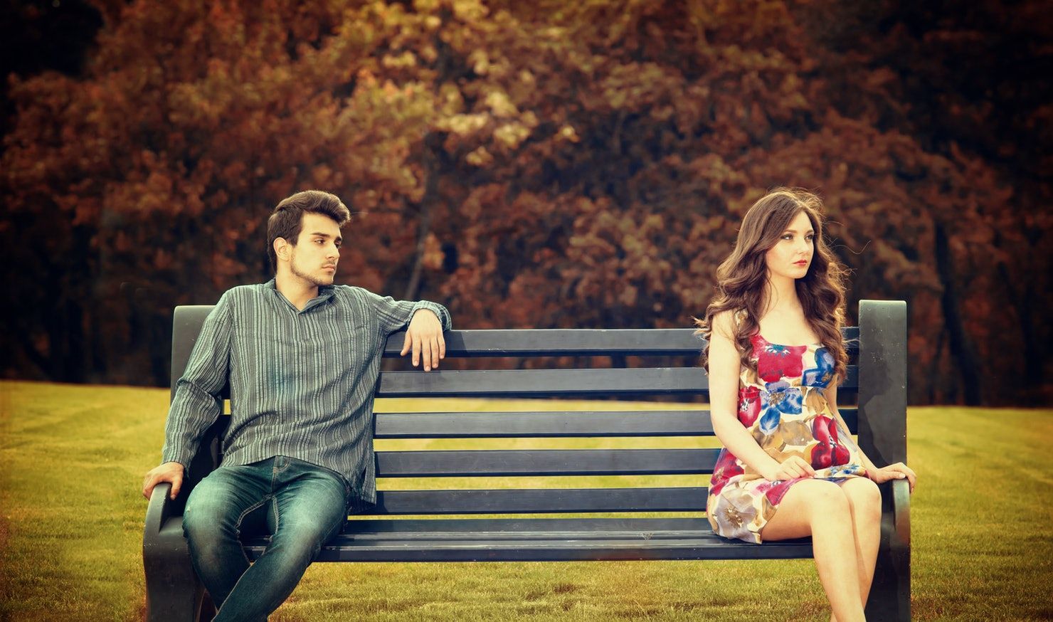 Подходит ее. Подходит ее. Подходит ее. Девушка на улице знакомиться. Парень знакомится с девушкой на улице.