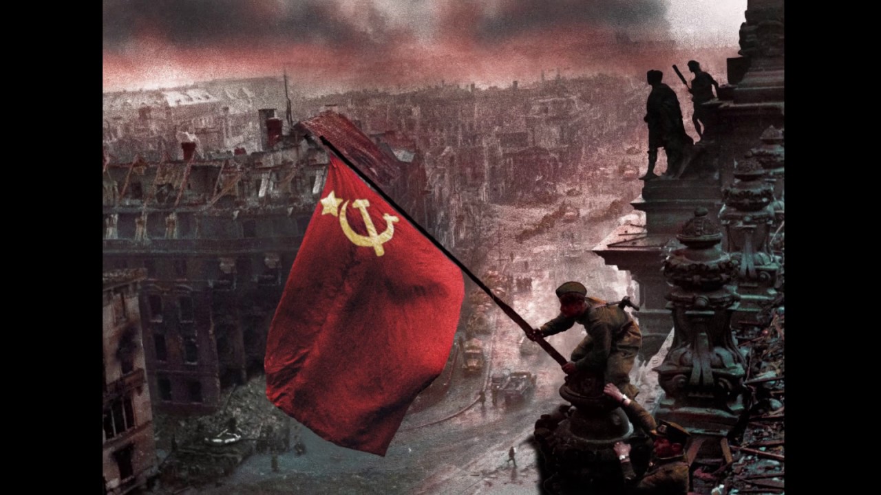 Флаг над Рейхстагом