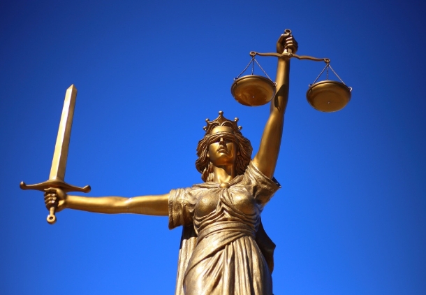 Да кто я, чтобы вас судить?