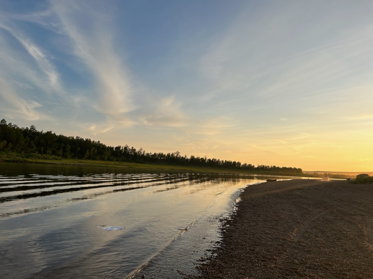 Сливаясь синью наяву моей любимице Амге