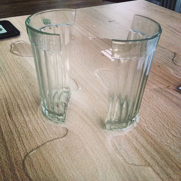 Стакан разбился