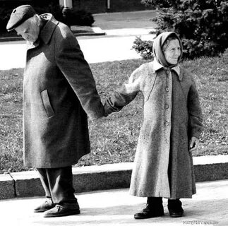 Лишь форточка немного приоткрыта