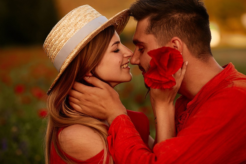 Free Photo Couple celebrating kissing day