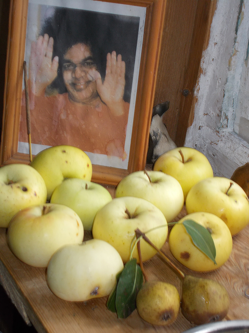 Кто нам где помогает