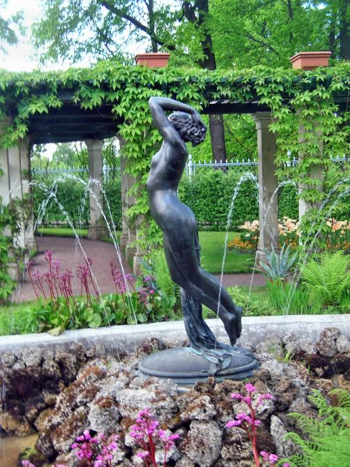 В саду у Фермерского дворца