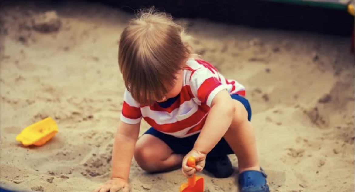 И всё же он строит