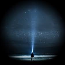 В бездонном океане лунной ночи...