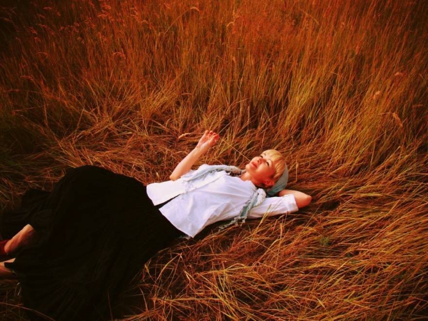 А Полевые травы головы выше