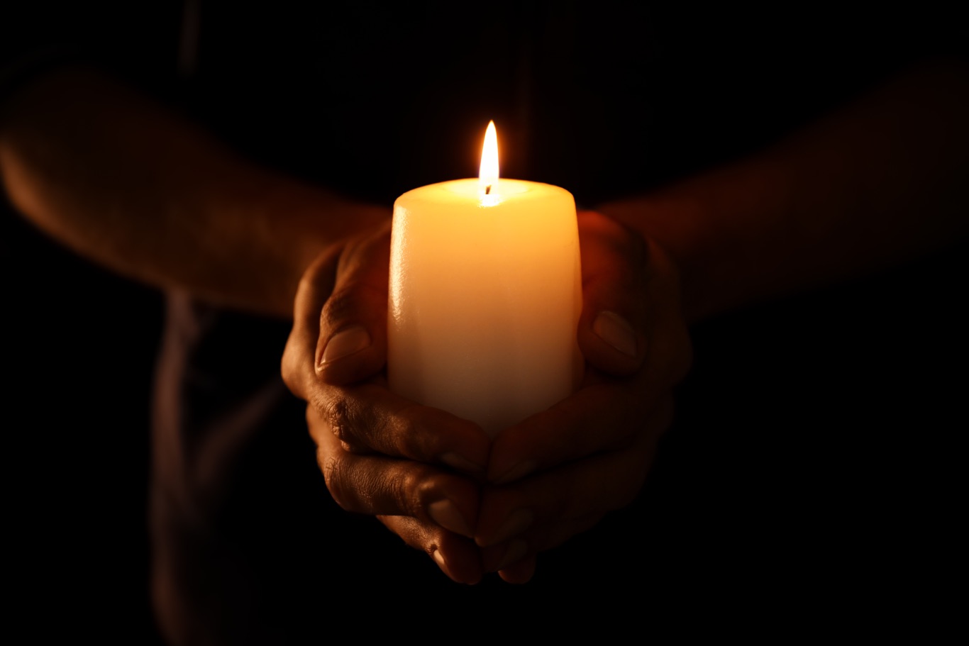 Почтим же, друзья, бремя павших героев