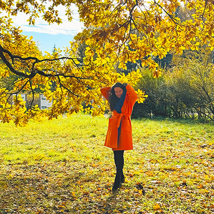 Роняли клёны золотые листья