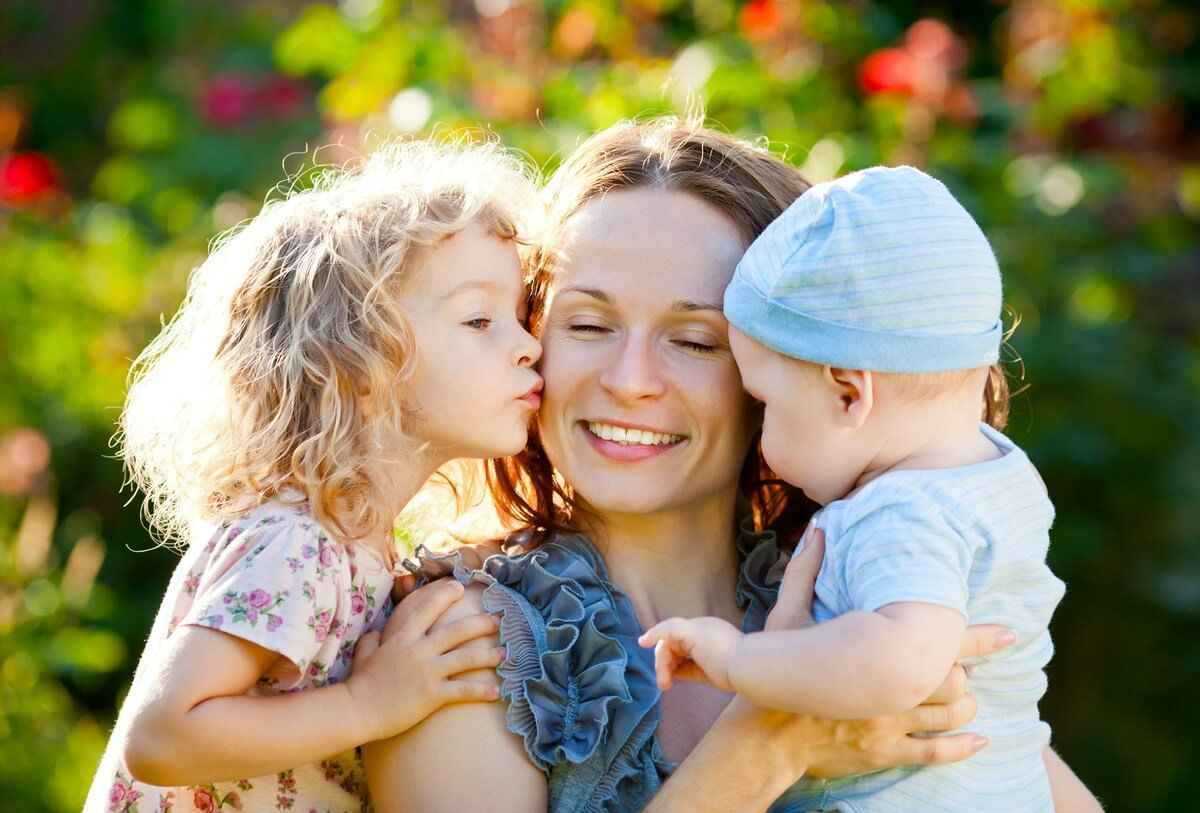 С Днём мамы, милые дамы!