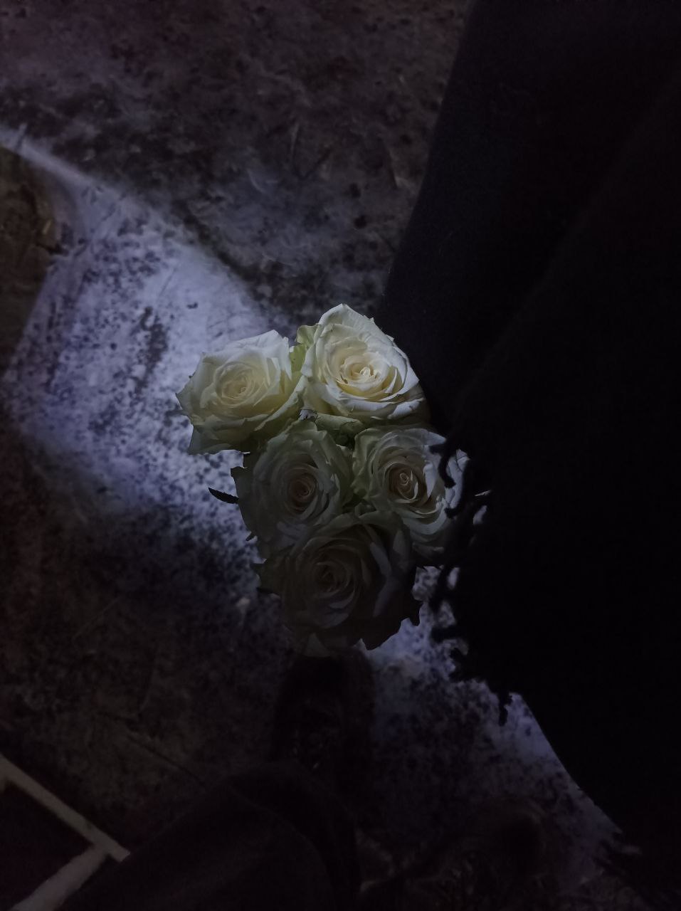 Средь тысяч мимо проходящих