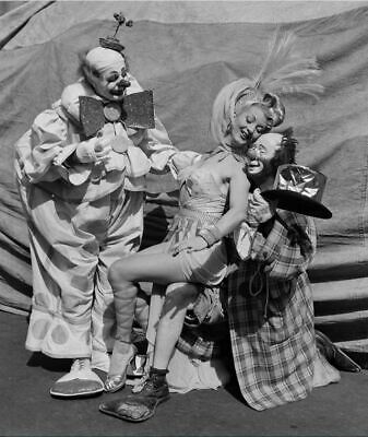 7. Я не люблю театр