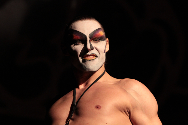 11. Клоун липучка