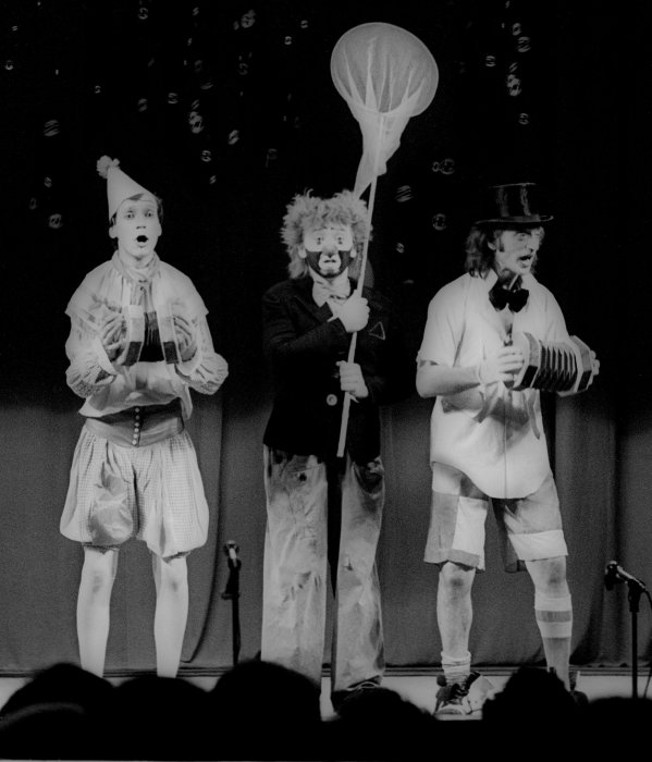 3. Клоун в штанишках