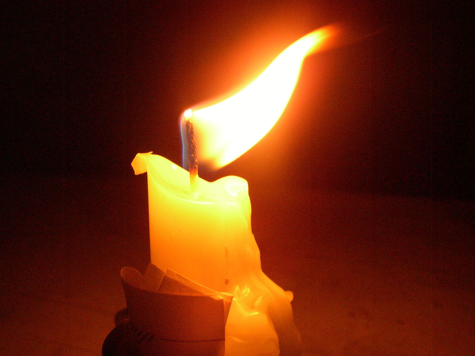 Ветер гасит свечу