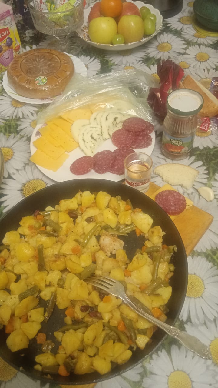 2025г. Убрал лафитник торопливо. 1195